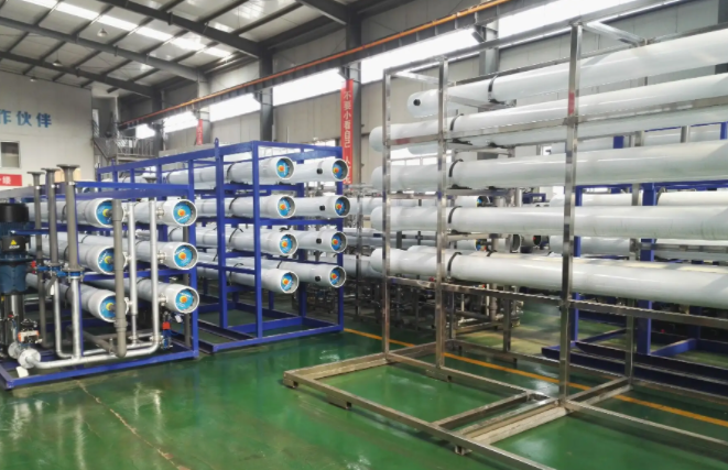 工業<a href=http://m.hongxingchang.com/fstcjssb/ target=_blank class=infotextkey>反滲透凈水設備</a>展示